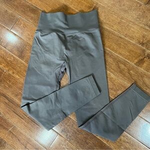 PEACHY BUNZ SCRUNCH LEGGINGS